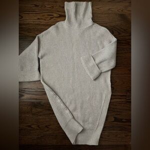 Gorgeous Anthropologie/Moth Cozy Cream Turtleneck Sweater.  Size M